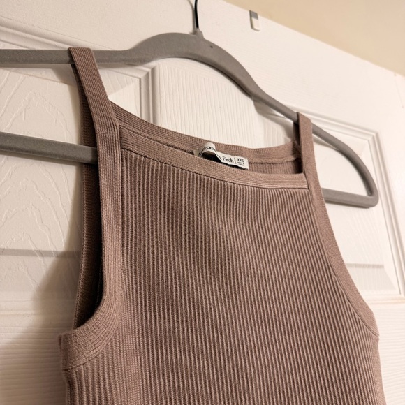 A&F Ottoman High-Neck Top Taupe - Picture 3 of 8